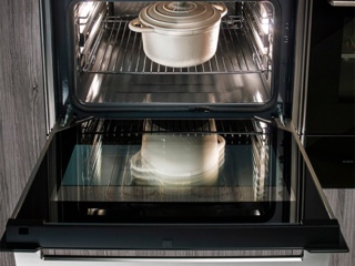 Почему дверца духовки плохо прилегает?