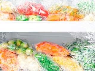 Как безопасно разморозить холодильник? Пошаговая инструкция