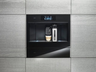 Из под рожка кофемашины вытекает вода. Что делать?