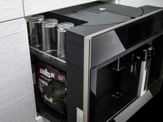 Молотый кофе застрял в воронке кофемашины – что делать