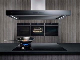 Почему идут запахи от соседей через вытяжку?