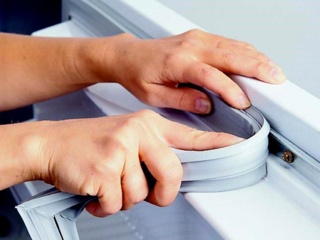 Замена уплотнительной резинки в двухкамерном холодильнике