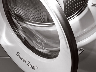 Какой бак лучше: пластиковый или металлический?